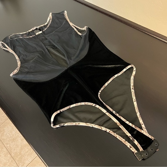 Victoria’s Secret velvet body suit, backless, sleeveless, animal print trim,S - Picture 6 of 16